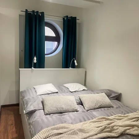 Siedemnastka Krynica-zdroj Apartment *